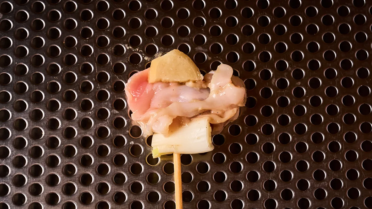 天然地蛤の串。衣をつける前の仕込みの状態